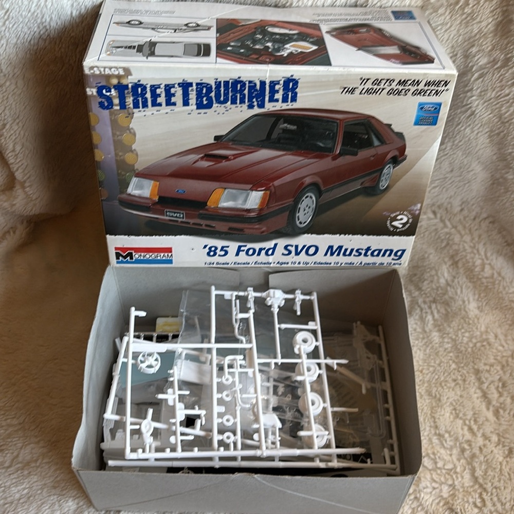 1:24/25 Scale Model Cars - Picture 2 of 3